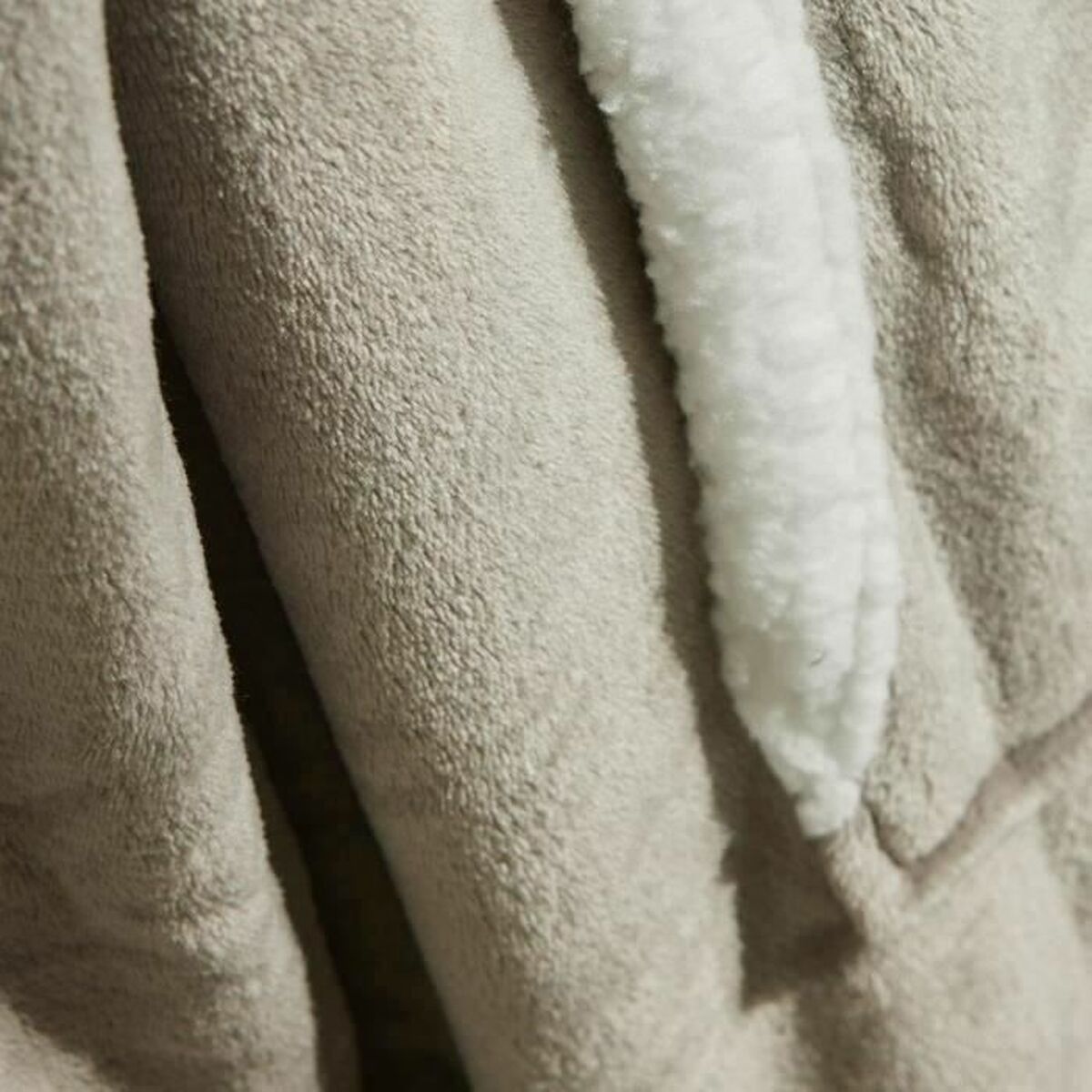 V3H473522FAA47FC5A3A79691353F6A0C95R5764857P2