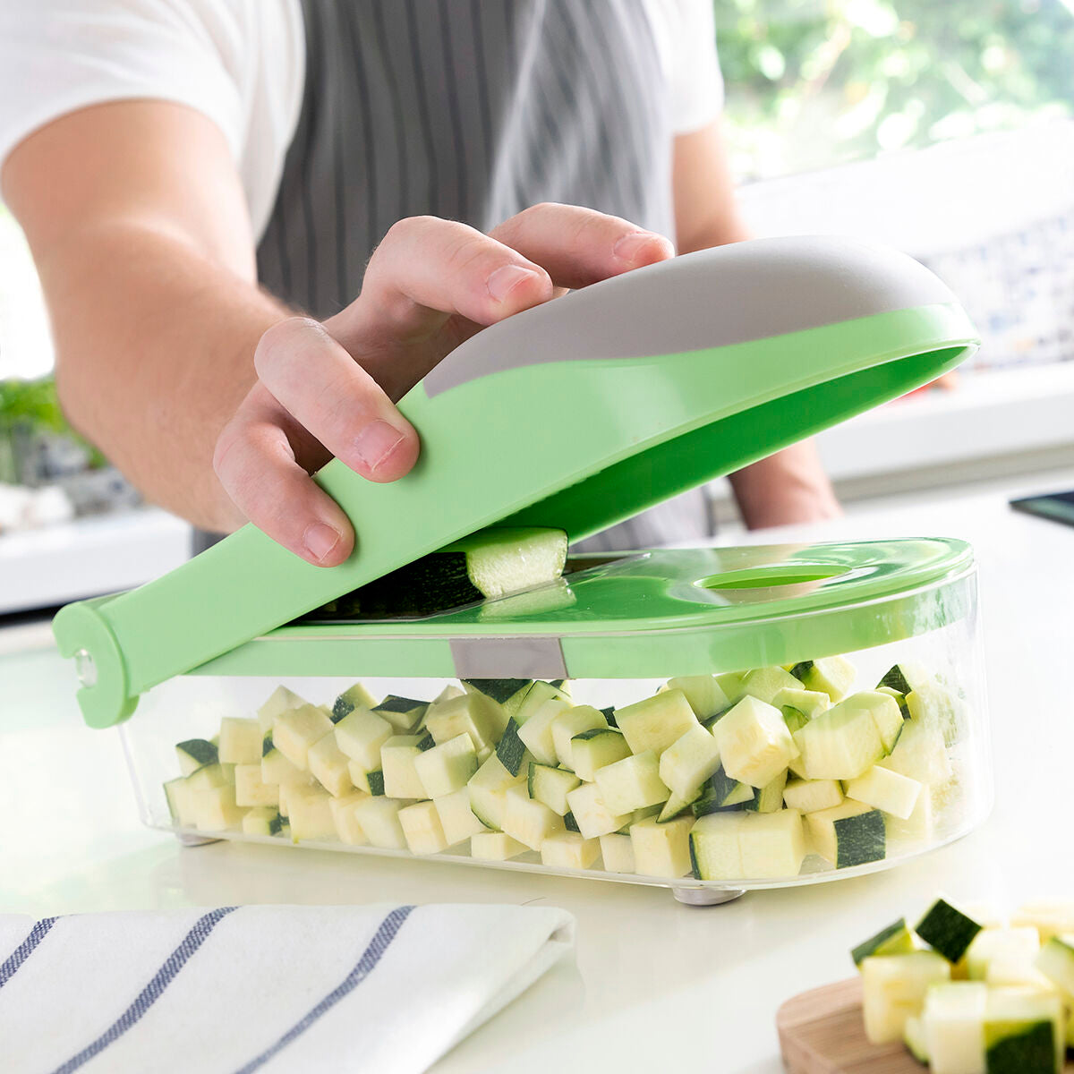 Innovagoods Coupe-Légumes, Râpe Et Mandoline Avec Recettes Et Accessoires 7 En 1 Choppie Expert Innovagoods