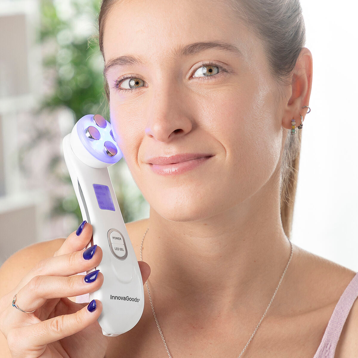 Innovagoods Masseur Facial Avec Radiofréquence, Photothérapie Et Électrostimulation Wace Innovagoods