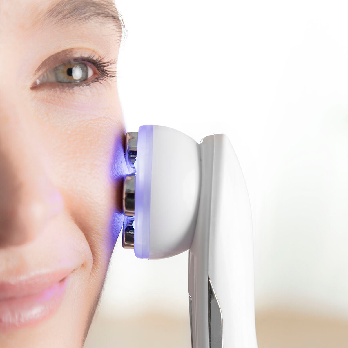 Innovagoods Masseur Facial Avec Radiofréquence, Photothérapie Et Électrostimulation Wace Innovagoods